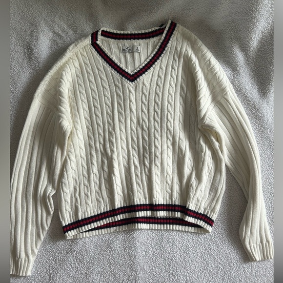 NWT Hollister V-Neck Sweater - Picture 1 of 3